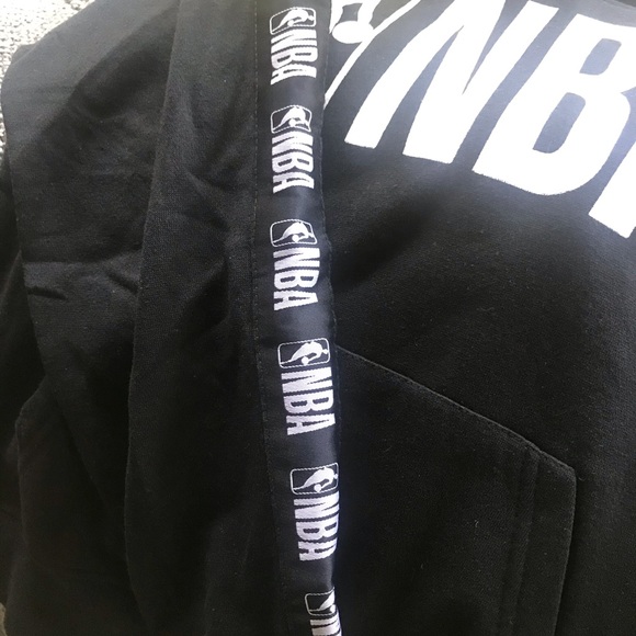 NEW WITH TAGS OFFICIAL NBA SWEATSHIRT - Picture 6 of 8